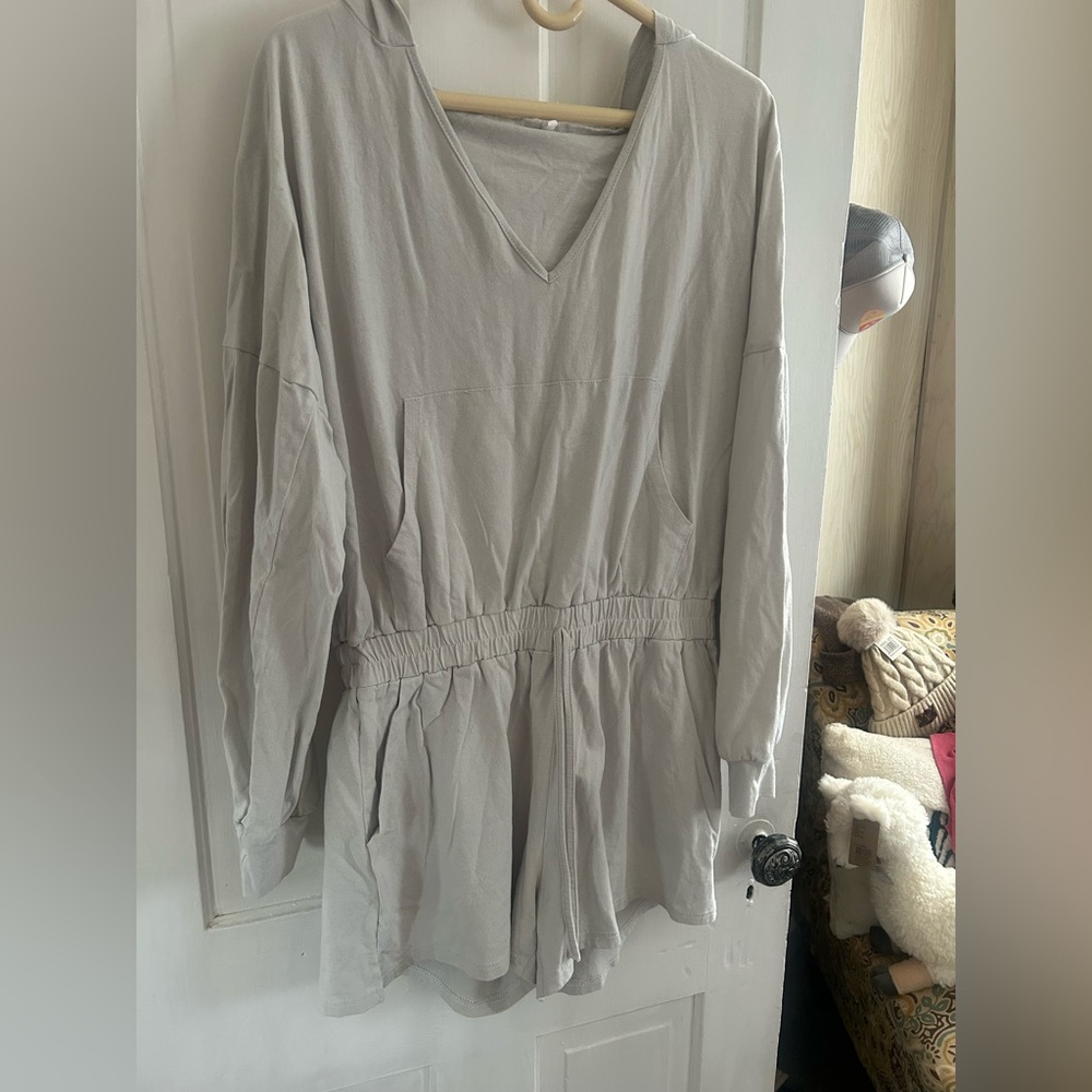 Light Gray V-Neck Long Sleeve Romper